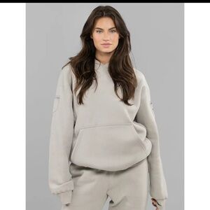 New in package Comfrt Travel Hoodie